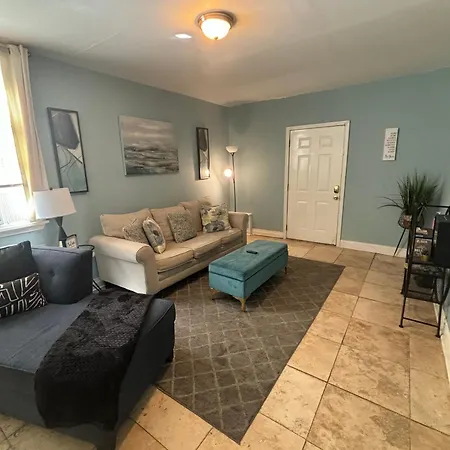 Cozy 2-Bedroom Unit In Beautiful New Orleans With Wifi, Ac